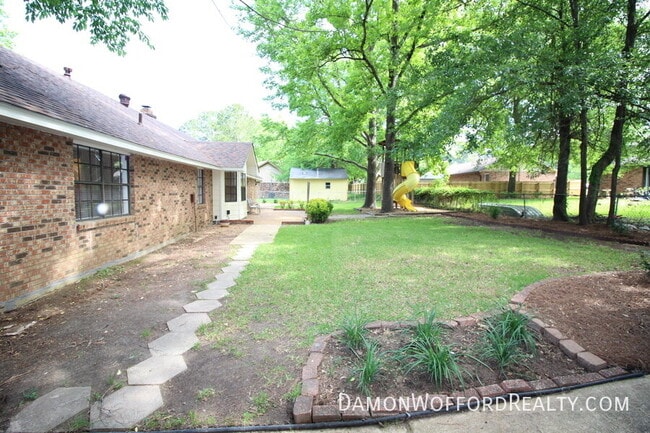 Building Photo - 308 Longmeadow Ct N
