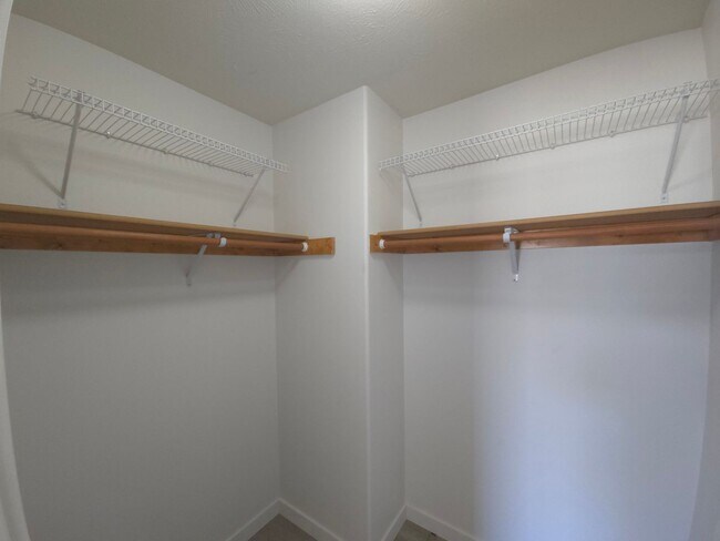 Building Photo - Recently Remodeled Home