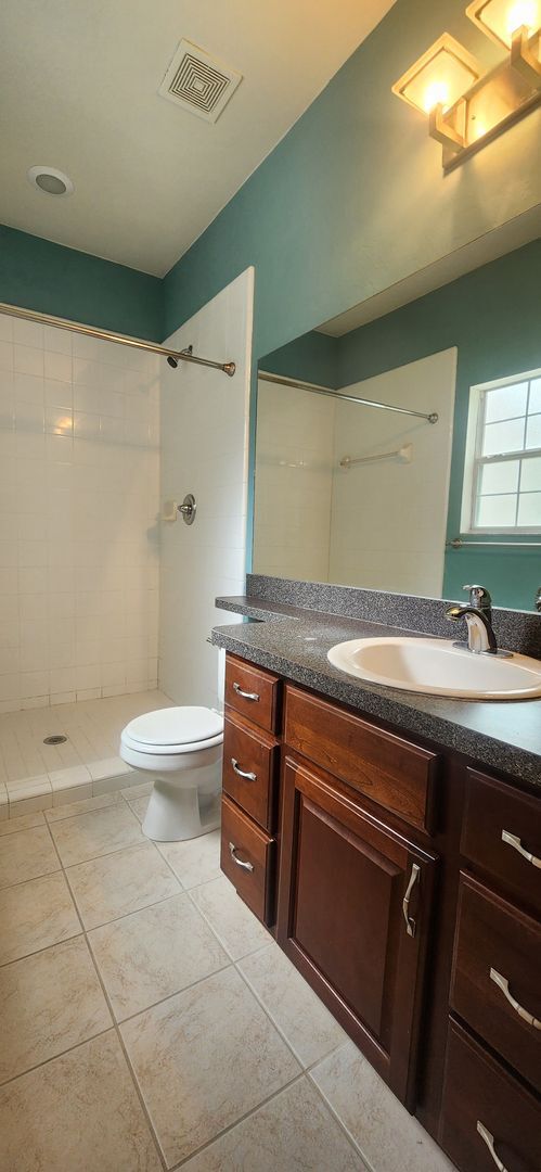 Building Photo - 2/2.5 Townhome in Sorrento