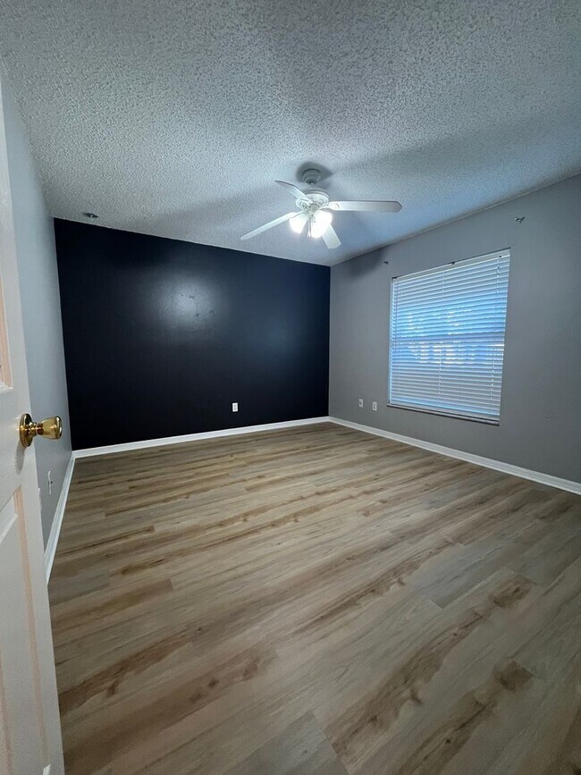 Building Photo - Beautiful Fenced in Yard on a cul-de-sac!!!