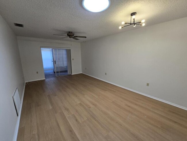 Building Photo - 2955 Stillwell Ct