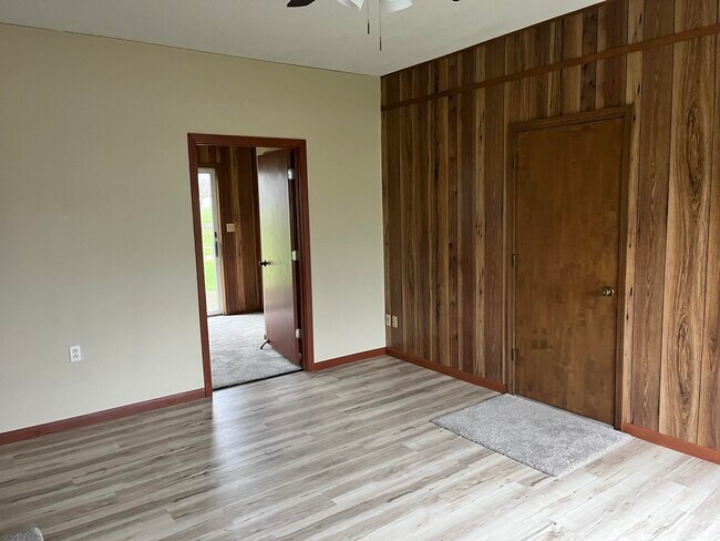 Building Photo - 200 Elizabeth St