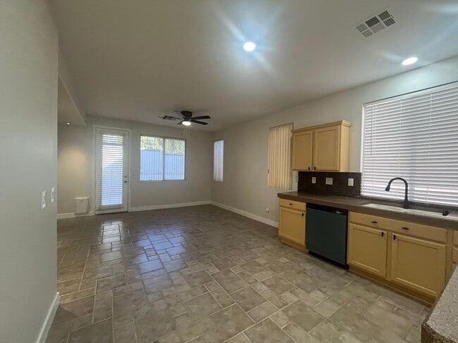 Building Photo - single story, 3 bed, 2 bath, 2 car garage in gated community in Summerlin