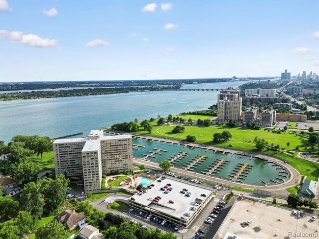 Building Photo - 8900 E Jefferson Ave