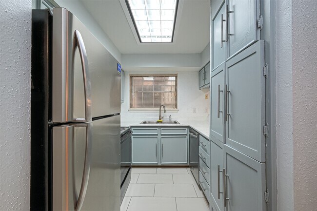 Building Photo - 10188 Beekman Pl Dr