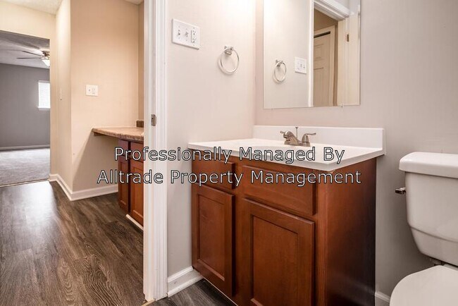 Building Photo - 9400 Doral Ct