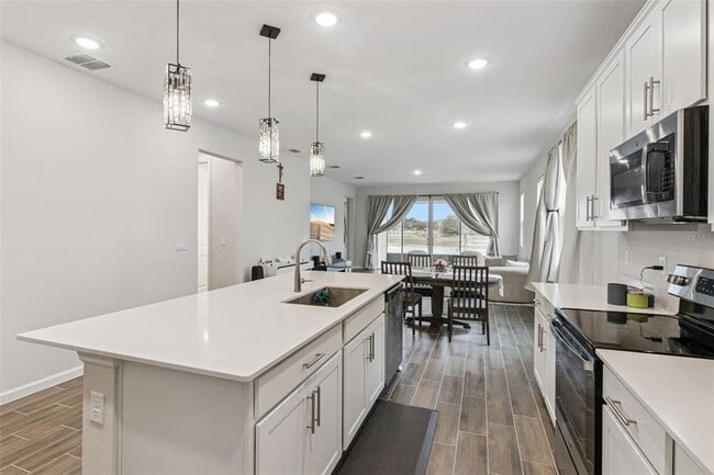 Building Photo - 654 Heritage Sq Dr