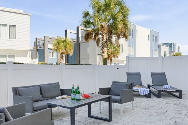 Building Photo - 7770 Sandy Ridge Dr