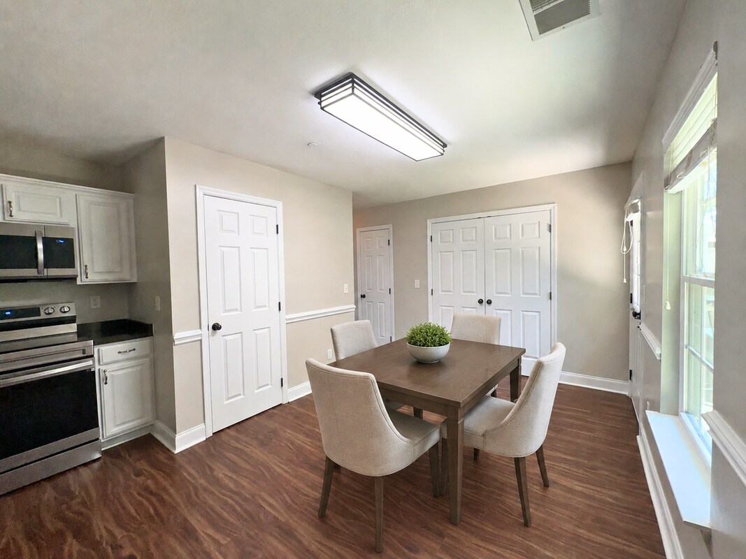 Building Photo - 1126 Maple Tree Ln
