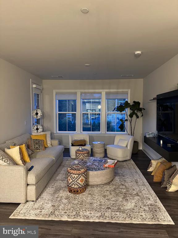 Building Photo - 3927 FAIR RIDGE Dr