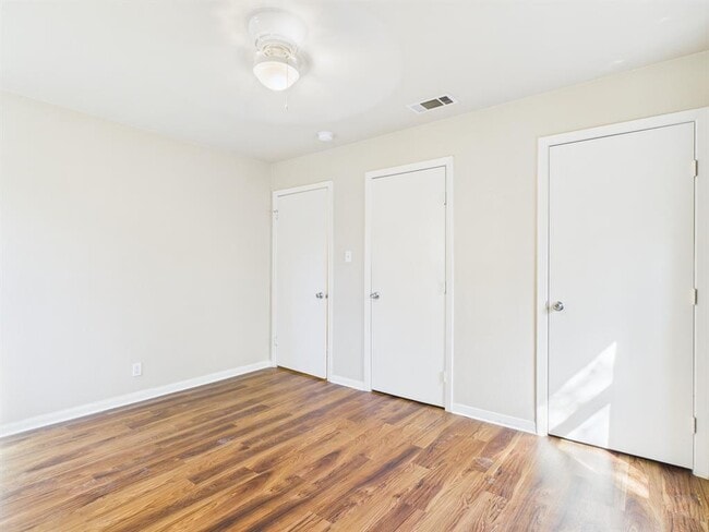 Building Photo - 1411 Kamar Dr