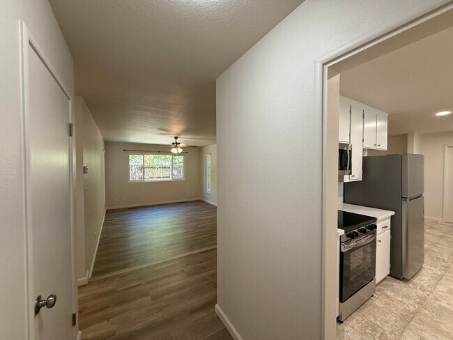 Building Photo - Newly renovated single story in Greenwood Estates!
