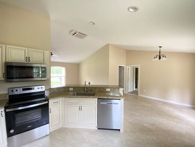 Building Photo - Desirable SW Ocala Neighborhood- 3/2/2 **W...