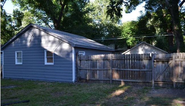 Building Photo - 1272 SW Mulvane St