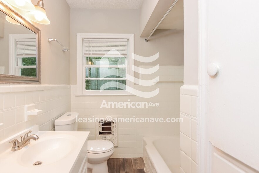 Building Photo - 3941 Mosley Dr