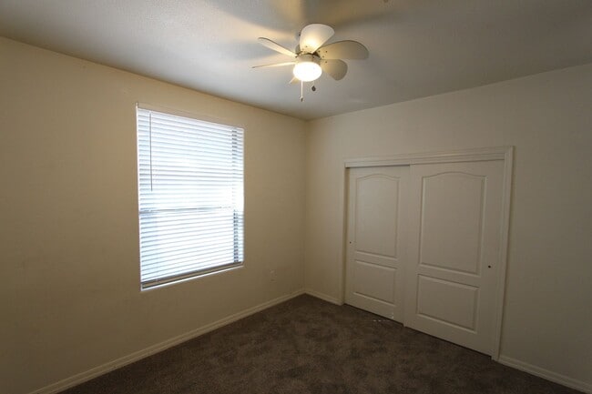 Building Photo - 3-Bedroom Summit Park Condo with Fireplace, Balcony & Covered Parking