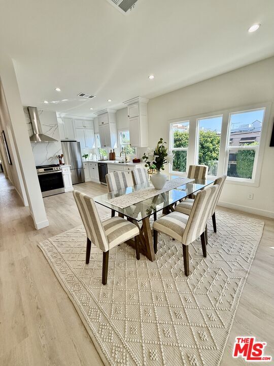 Building Photo - 900 N Alfred St