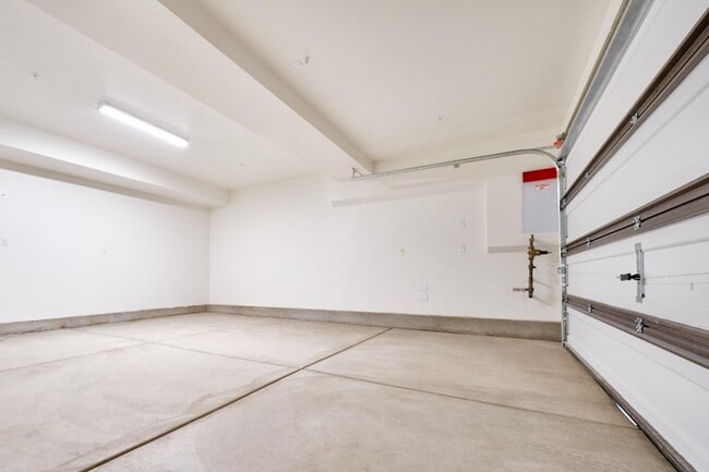 Building Photo - 729 Daniel Freeman Cir