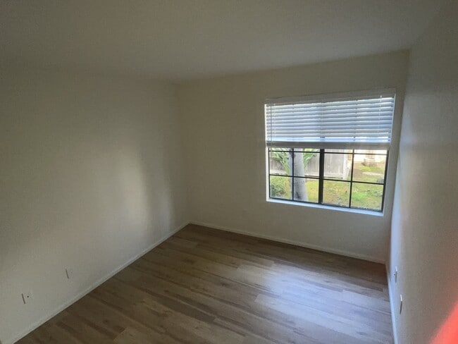 Building Photo - 2215 K Ave