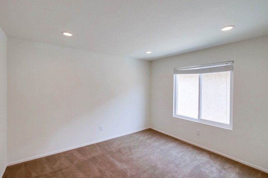 Building Photo - 10556 Kemerton Rd