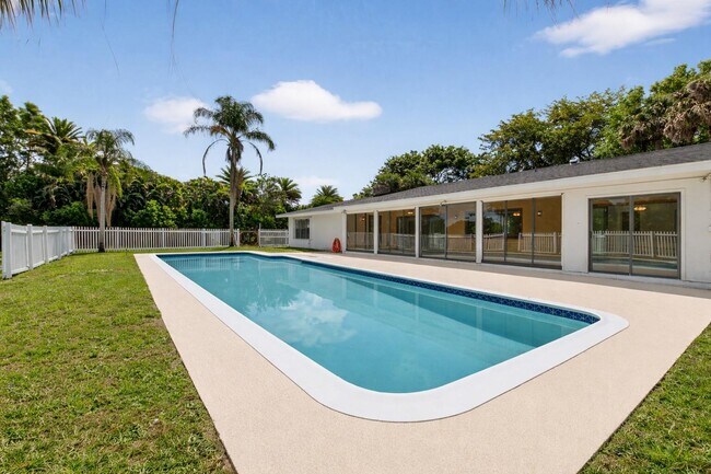 Building Photo - 10157 La Reina Rd