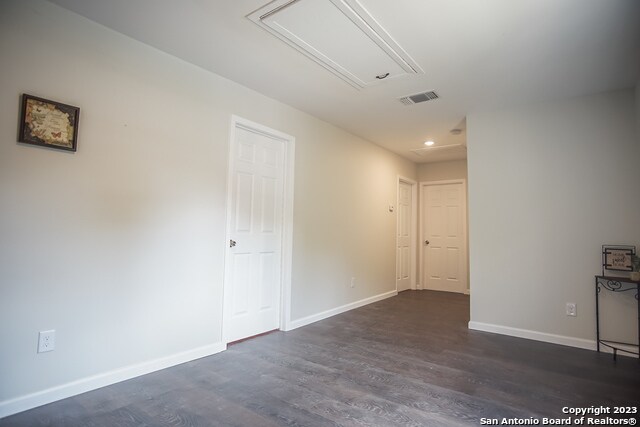 Building Photo - 303 Victor St