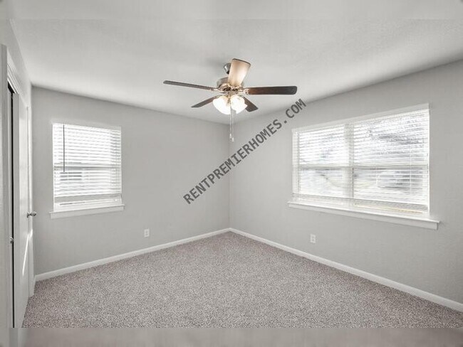 Building Photo - 1018 Harris Dr