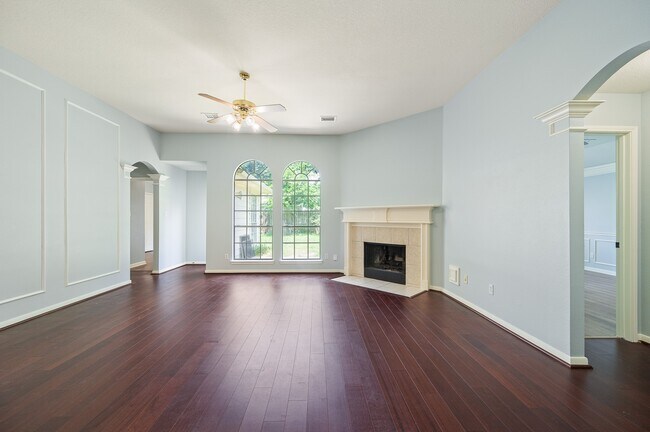Building Photo - 5827 Willow Park Dr