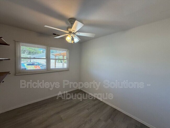 Building Photo - 337 Glorieta St NE