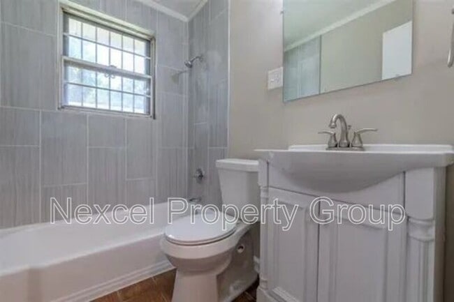 Building Photo - 3349 Northmoor Ave