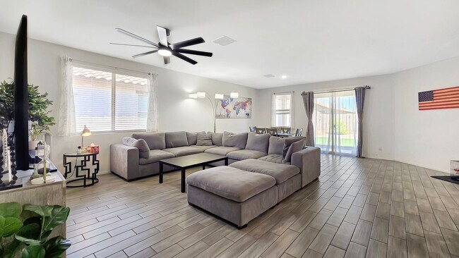 Building Photo - Beautiful and Spacious Cortana at Desert Oasis Home!! Community Pool!