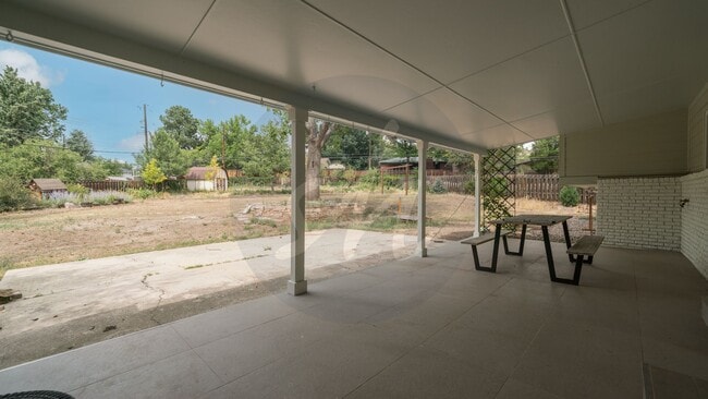 Building Photo - 2518 Fairview Cir