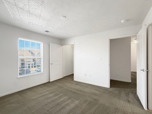 Building Photo - Luxe 1-Bedroom Haven: Serene Lakeside Livi...