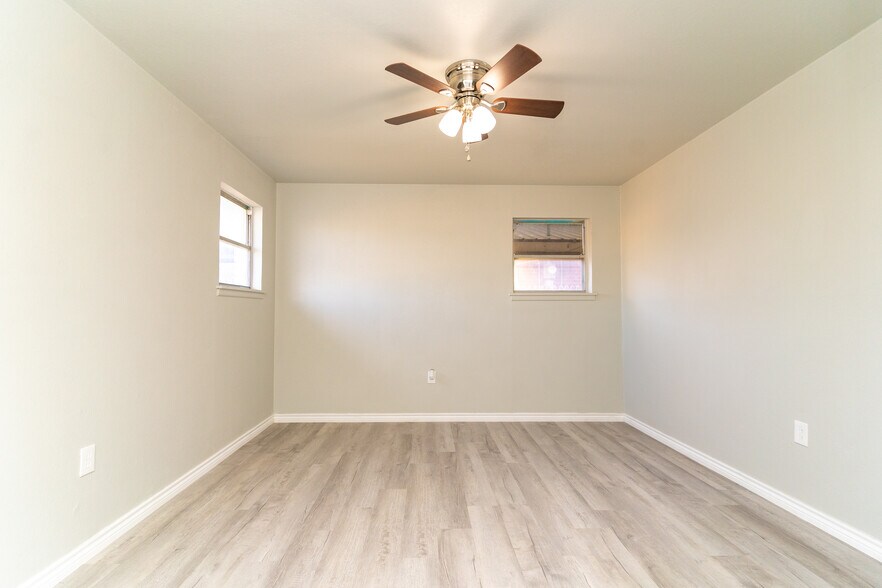 Building Photo - 1416 Tulip Ln