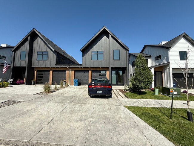 Primary Photo - 1401 Windrow Dr