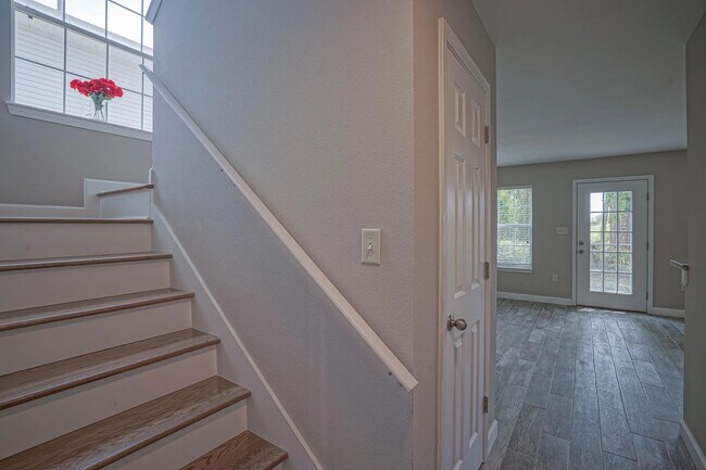 Building Photo - 224 Twin Lakes Ln