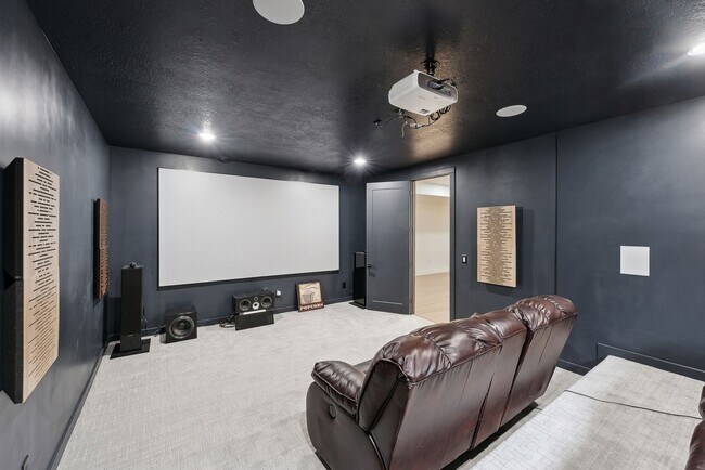 Building Photo - Stunning Single Family Home In Beautiful N...