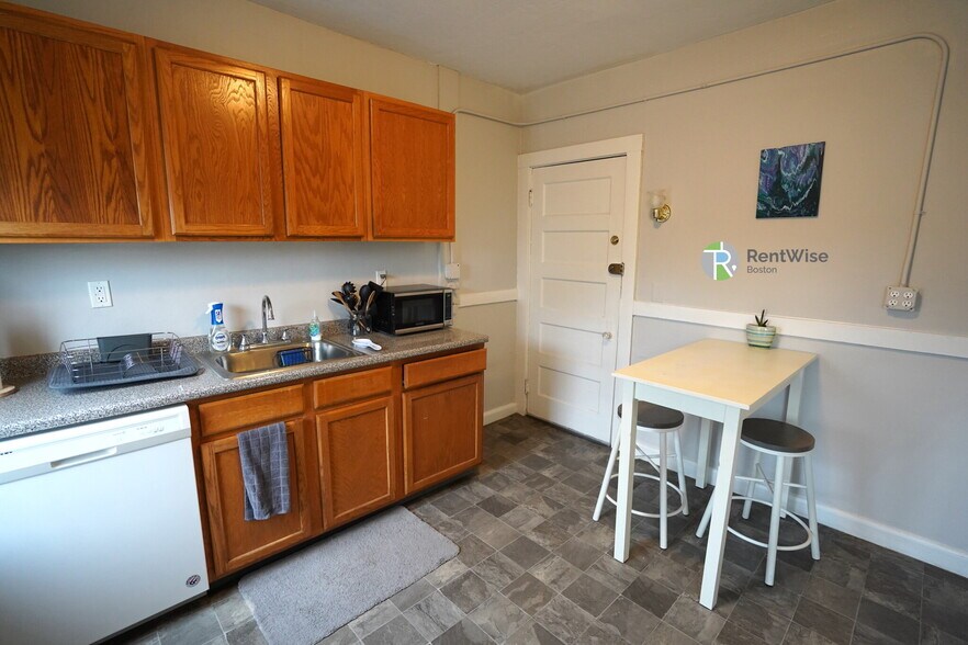 Building Photo - 228 South St