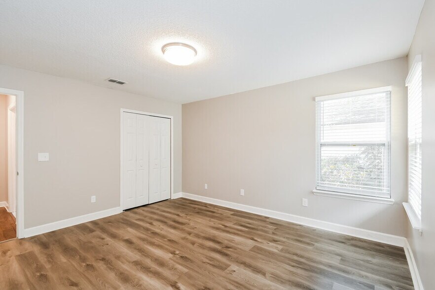 Building Photo - 1821 Weston Cir