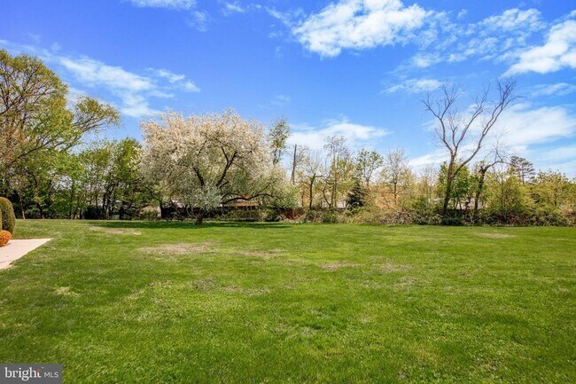 Building Photo - 500 Manor House Ln