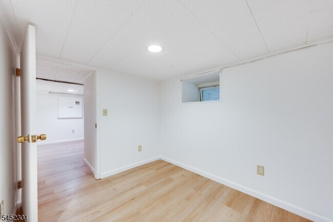 Building Photo - 275 E Mt Pleasant Ave