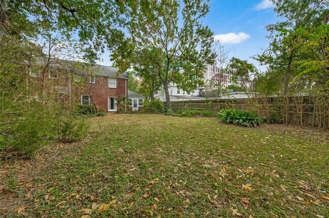 Building Photo - 7128 Staffordshire Blvd