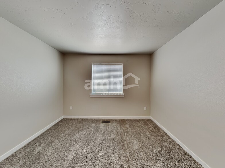 Building Photo - 676 N Keagan Way
