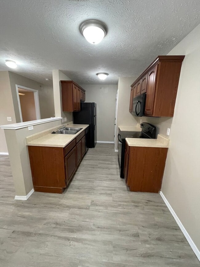 Building Photo - 2 Bedroom 2 Bath apartment at Clifton Heig...