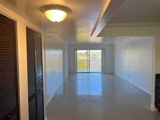 Building Photo - 3120 N Pine Island Rd