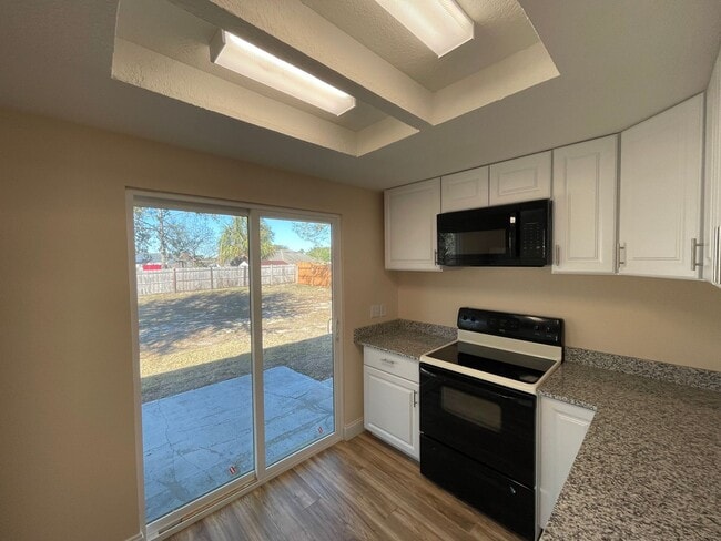 Building Photo - Newly Renovated 2BR/2BA Apopka Home with Spacious Fenced in Yard!!