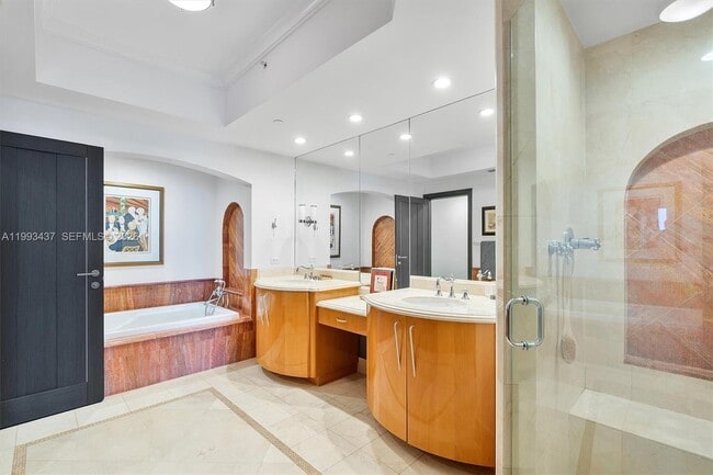Building Photo - 17875 Collins Ave