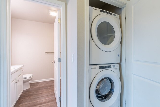 Building Photo - Huge, Open Floor Plan Townhome for RENT at Johnston Common Brownstones!