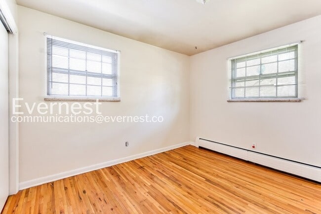 Building Photo - 4 Bed, 3 Bath Home with Fenced Yard & Garage / Available Soon!