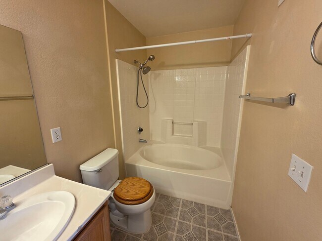 Building Photo - Welcome Home To Canyon Willow